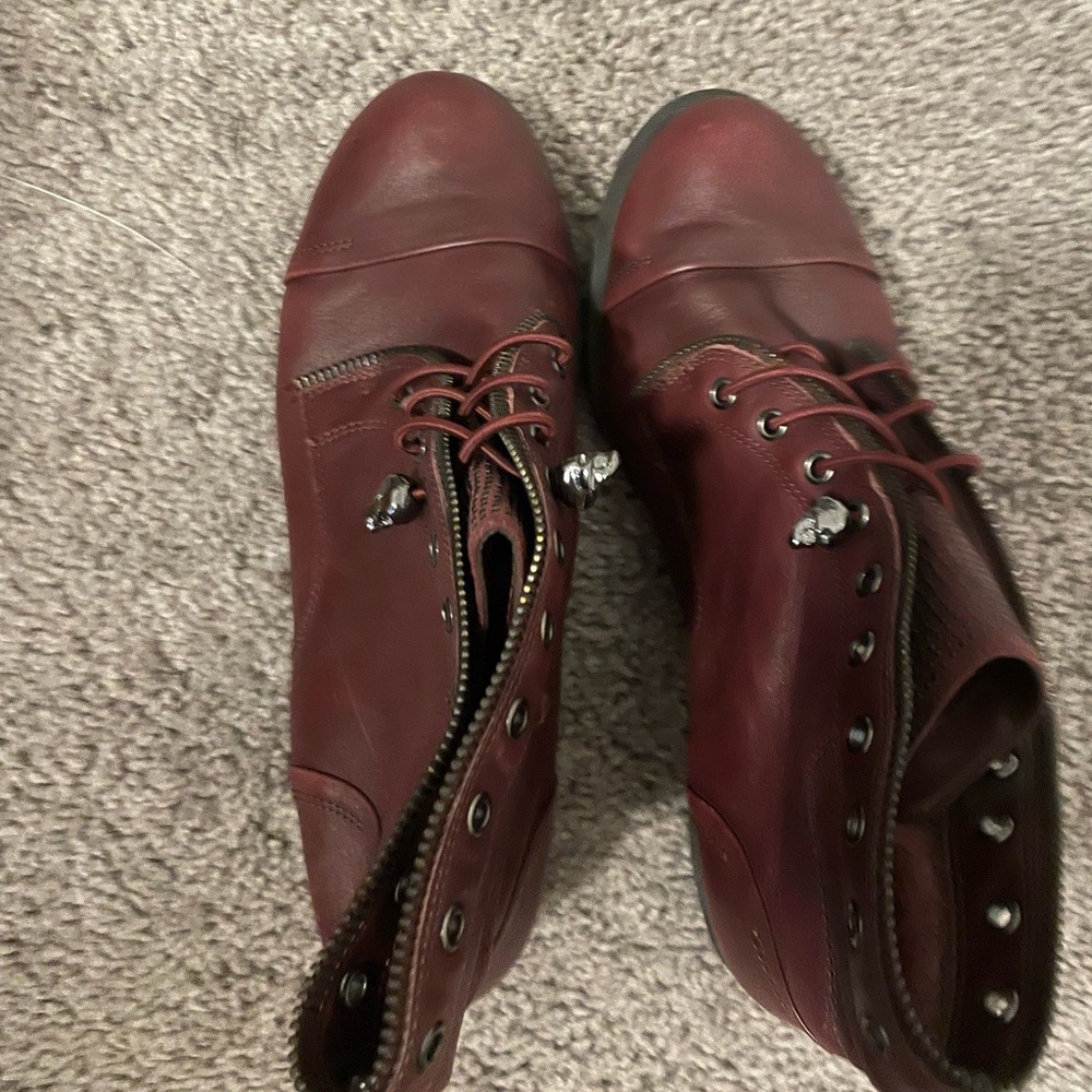 Gianni Bini Brown Lace Up Boots Classic Design